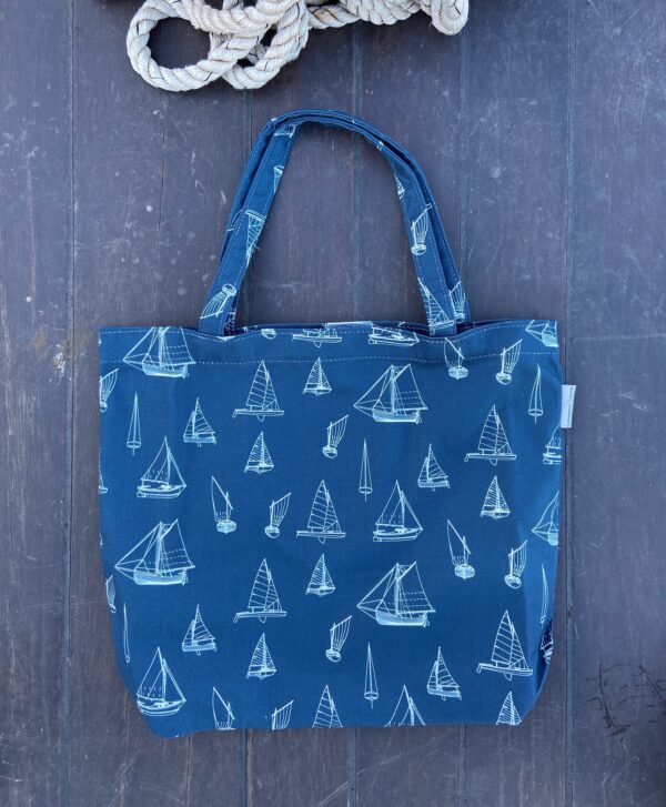 Sailing boats tote bag in dark blue